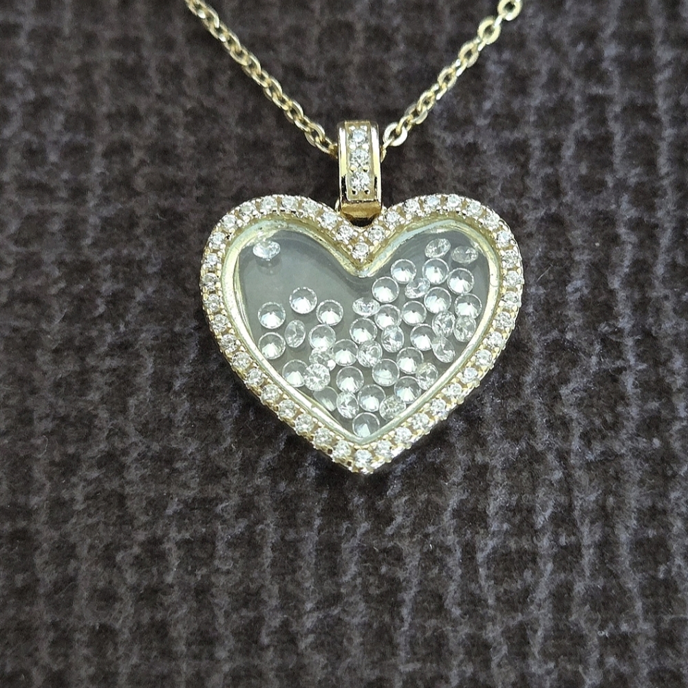 isabella m. Floating Crystals💎 Shaker🧂 Heart❤️ Pendant Necklace - NWT